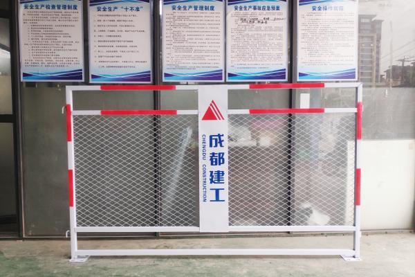 臨邊護(hù)欄生產(chǎn)廠(chǎng)家產(chǎn)品圖片